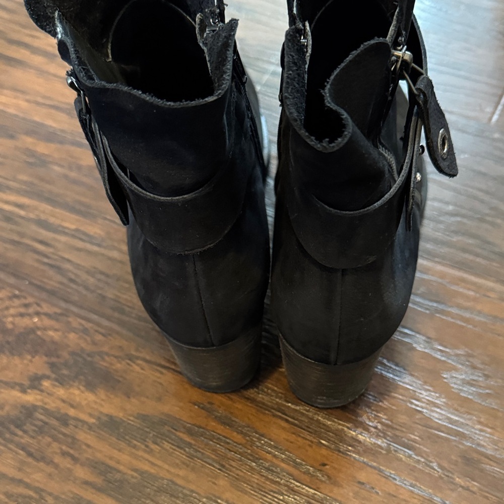 Paul Green Black Suede Ankle Boots w/ Zip Closure - Picture 6 of 13